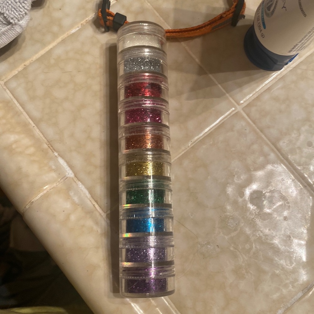 Claires body glitter